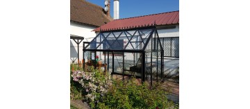 Janssens Eos Junior 7,30m² kas, zwart gelakt aluminium met gehard glas en voet