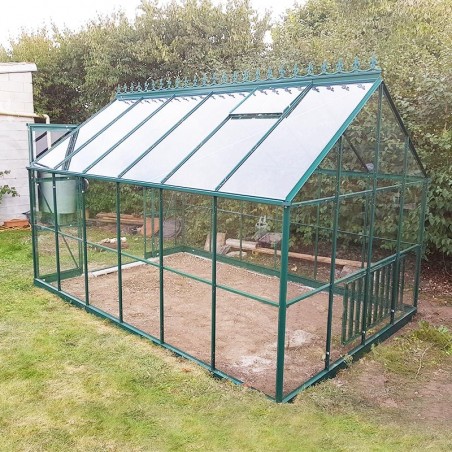 Jade kas van 8,90 m² in groen gelakt aluminium en gehard glas met voet