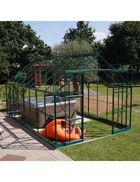 Saphir Serre 14,60m2 in grün lackiertem Aluminium und gehärtetem Glas mit Basis