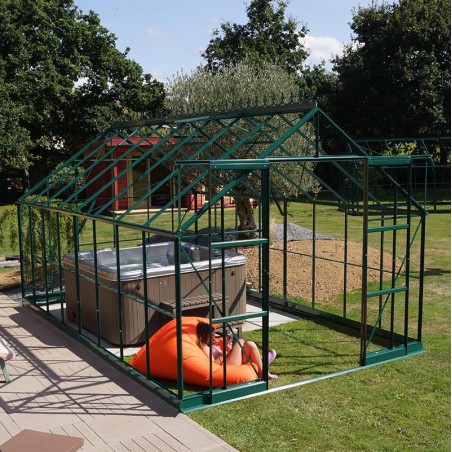 Saphir Serre 14,60m2 in grün lackiertem Aluminium und gehärtetem Glas mit Basis