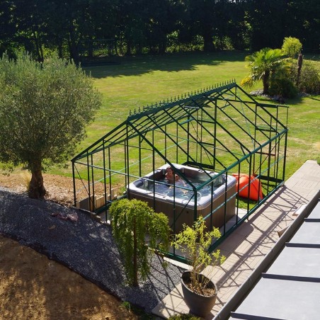 Saphir Serre 14,60m2 in grün lackiertem Aluminium und gehärtetem Glas mit Basis