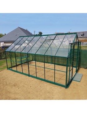 Saphir Serre 14,60m2 in grün lackiertem Aluminium und gehärtetem Glas mit Basis