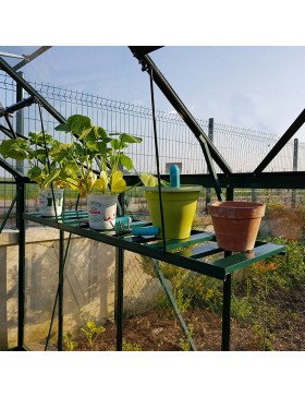 Grün lackierter Aluminium Klapptisch mit Blumentopf