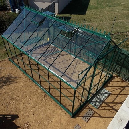 Serre Saphir 14,60m² en aluminium laqué vert et verre trempé avec base