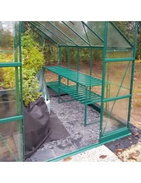 Tafel met twee groen gelakte aluminium bladen
in de kas