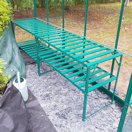 2 tafels met twee groen gelakte aluminium bladen