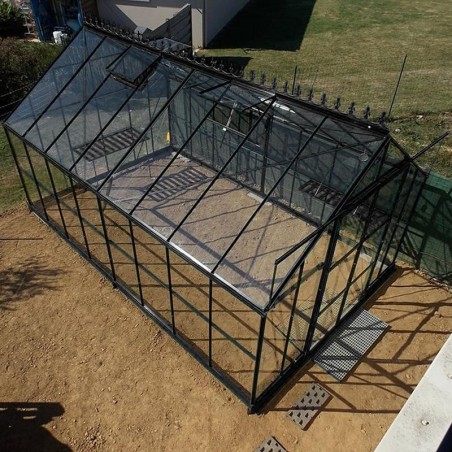 Saphir kas 14,60m² in zwart gelakt aluminium en gehard glas met sokkel, bovenaanzicht