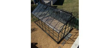Saphir Serre 14,60m2 in schwarz lackiertem Aluminium und gehärtetem Glas mit Basis