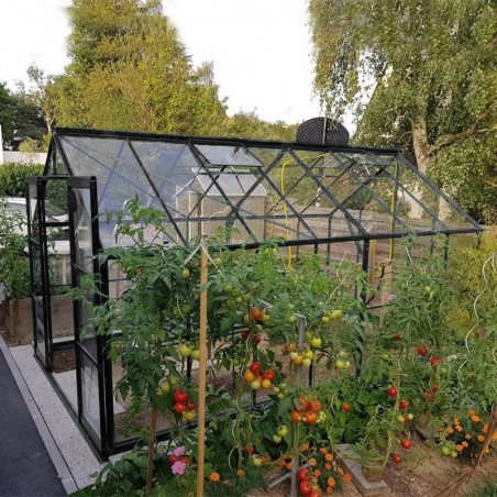 Jade Serre 10,40m2 in schwarz lackiertem Aluminium und gehärtetem Glas mit Basis