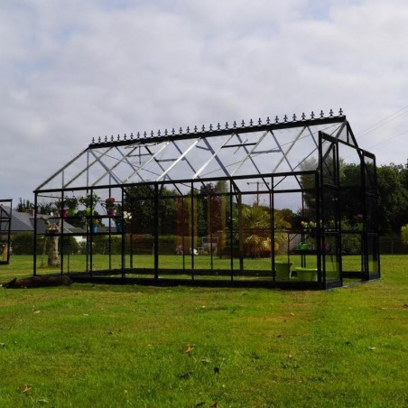 Jade kas, 11,80 m², in zwart gelakt aluminium en gehard glas met een "Ciel mon jardin" basis