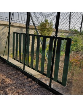Zwart gelakte aluminium opvouwbare tafel en plank
wanneer opgevouwen