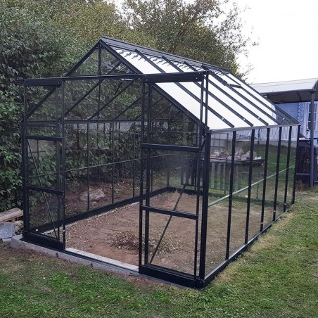 Jade kas van 8,90 m² in zwart gelakt aluminium en gehard glas met voet