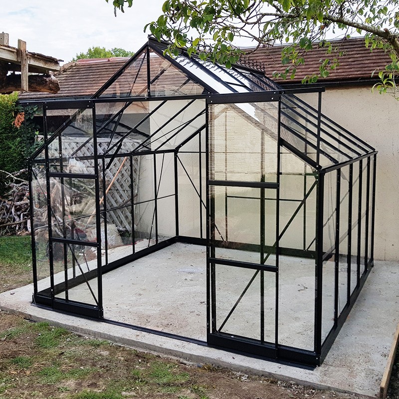 Saphir 9,10m² vierkante kas in zwart gelakt aluminium en gehard glas met voet