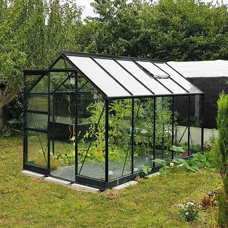 Serre Opale 5,80m² en aluminium laqué noir et verre trempé avec base ciel mon jardin