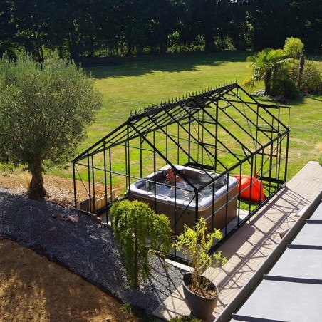 Saphir Serre 14,60m2 in schwarz lackiertem Aluminium und gehärtetem Glas mit Basis