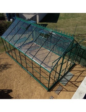 Saphir Serre 14,60m2 in grün lackiertem Aluminium und gehärtetem Glas mit Basis