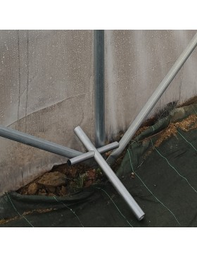 Aan de basis van elke tunnelkasring wordt een kruis van 32 mm geplant