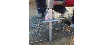 Het kruis van 32 mm wordt aan de basis van elke beugel geplaatst. Dit vergemakkelijkt de montage en stabiliseert de kas.