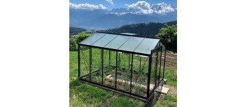 Prestige kas van 8,61 m² in zwart gelakt aluminium en R205 zwart gehard glas