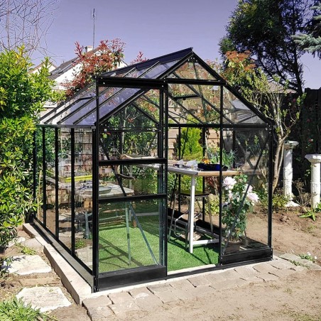 Opale kas van 4,70 m² in zwart gelakt aluminium en gehard glas met voet