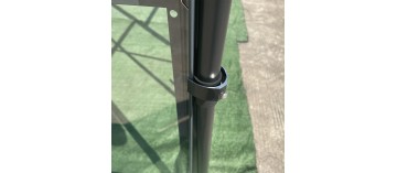 Fallrohr aus schwarz lackiertem Aluminium