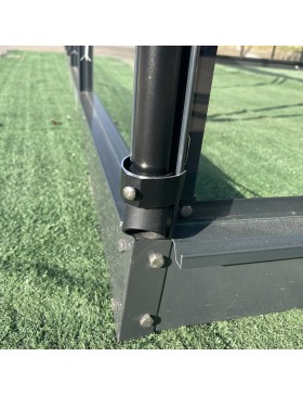 Fallrohr aus schwarz lackiertem Aluminium