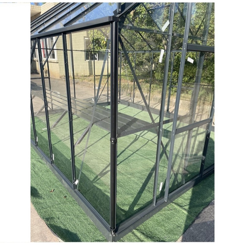 Fallrohr aus schwarz lackiertem Aluminium